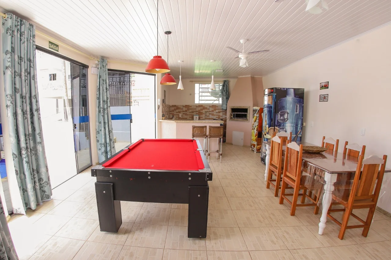 foto da cozinha e mesa de sinuca - pousada cristal - ametista do sul - rs, pousada, hotel, pousada em ametista do sul, hotel em ametista do sul, restaurante subterraneo